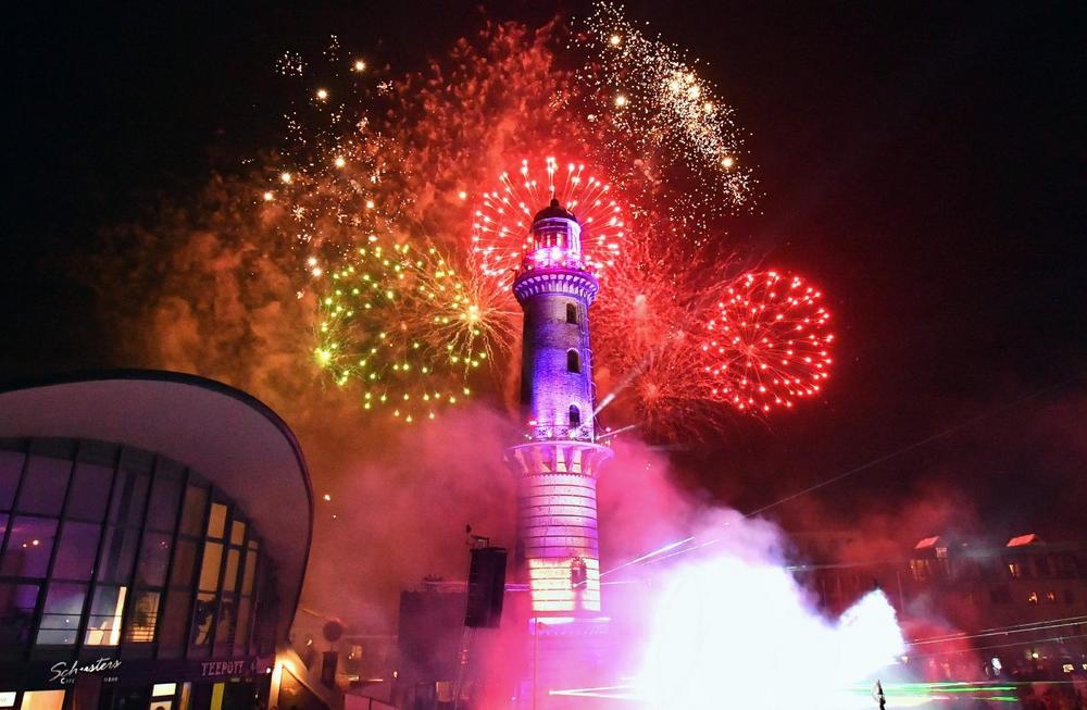 Europas größtes Neujahrs-Event: Turmleuchten 2023 (Unterhaltung / Freizeit | Rostock)