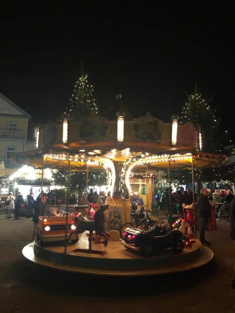 Weihnachtsmarkt auf dem Brunnenplatz (Unterhaltung / Freizeit | Bad Pyrmont)