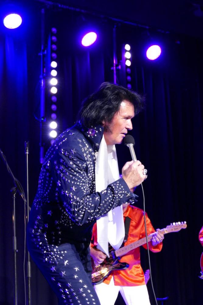 „Viva Las Vegas – Elvis The Show“ mit RIO – The Voice of Elvis (Unterhaltung / Freizeit | Bad Bevensen)